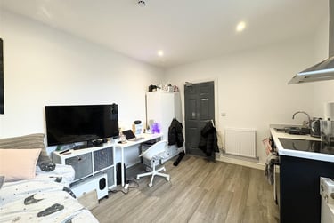 1 bed studio, Derby Road, Lenton, Nottingham, NG72DP - Image 2